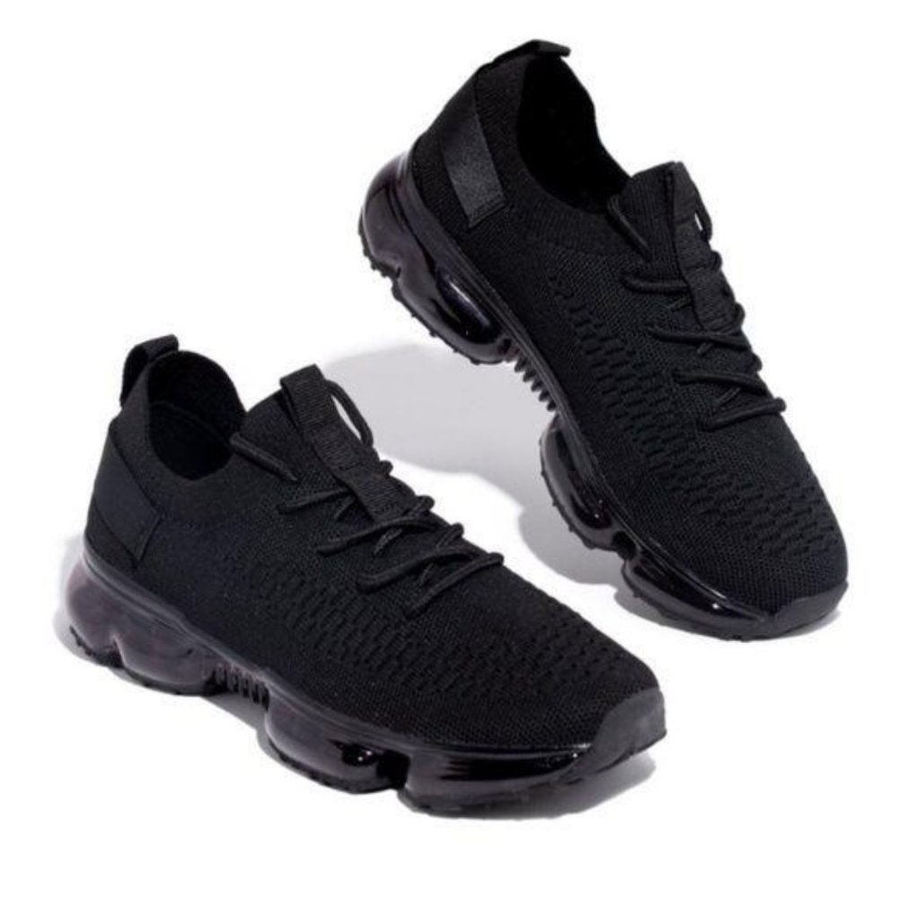 !! NEW !! Slip On Flyknit Sneakers in Black - Picture 2 of 10